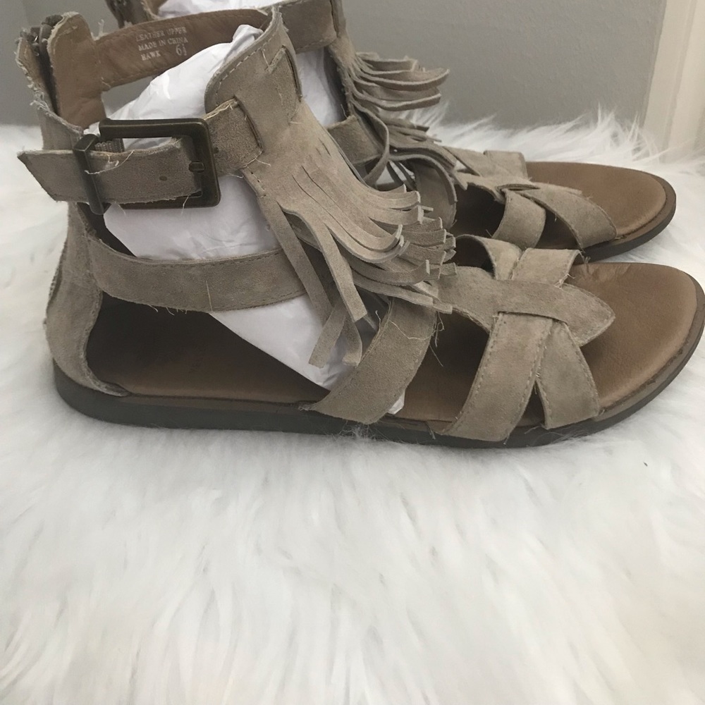 Yellow box leather gladiator sandals with fringe